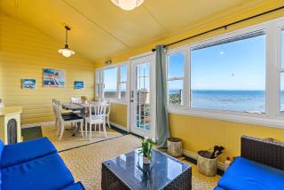 Crystal Beach Stunning Waterfront Stay with Fire Pit - 3