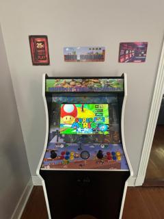 Holiday Bourbon Trail Family FUN-ZONE! Hottub! Arcade Games! Pool Table! Locally Owned Historic Pope House! 3900sqft! Right Outside of Bardstown! - 2