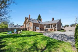 Holiday Bourbon Trail Family FUN-ZONE! Hottub! Arcade Games! Pool Table! Locally Owned Historic Pope House! 3900sqft! Right Outside of Bardstown! - 9