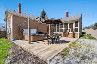 Holiday Bourbon Trail Family FUN-ZONE! Hottub! Arcade Games! Pool Table! Locally Owned Historic Pope House! 3900sqft! Right Outside of Bardstown! - 8