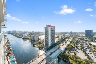 Spectacular 3br and 2ba in Hyde Beach House - 4