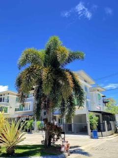 Malibu A Residence SM Lanang SMX nearby House 4 BR - 7