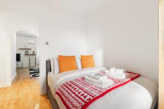 New! Top-Floor 2BR Flat near Canary Wharf - 3