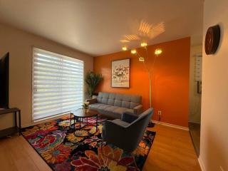 Free Parking! Family & Travel Comforts! Montreal & Downtown Adventures! - 2