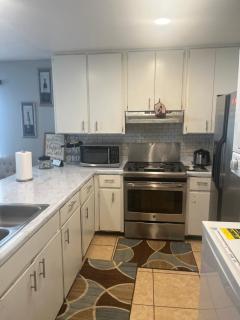 Lovely indoor FPL w/ BBQ / FIREPIT near FSU & FAMU - 1