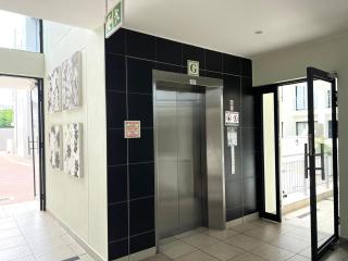 Leafy Lux Apartment - 8