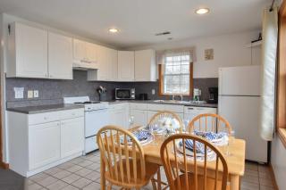 12217 - Beautiful Views of Cape Cod Bay Access to Private Beach Easy Access to P-Town - 3