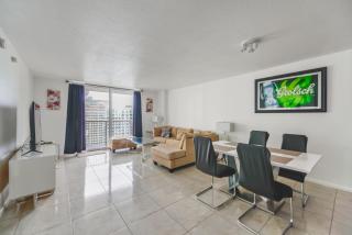 Luxe 2BD Unit | W Sauna, Pool & Gym access - 1