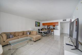 Luxe 2BD Unit | W Sauna, Pool & Gym access - 2