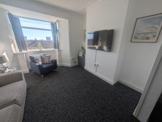 3BR Home Near Swansea City Centre - 0