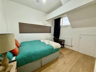 Cityside stay Walk to ethihad stadium Sleep for 4 - 7