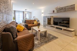 Ok10 - Spacious & Modern 3 Bed Apartment in Mosta - 0