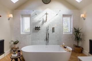 Seaview House - 5 Bedroom - Southgate - 1