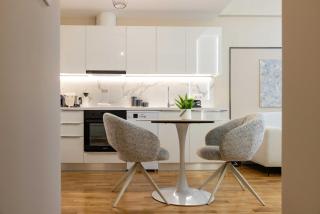 Cozy Suite Among the Highest Floors - Free Parking - 6