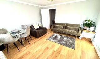 Fab city centre apartment with free parking - 9