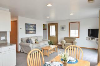 12218 - Beautiful Views of Cape Cod Bay Access to Private Beach Easy Access to P-Town - 7