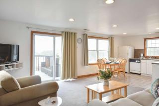 12218 - Beautiful Views of Cape Cod Bay Access to Private Beach Easy Access to P-Town - 3