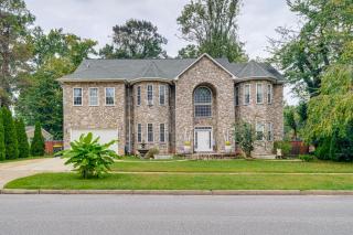 Stay Near DC! Group Getaway with Easy Metro Access - 0