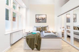 The Goethe Group Loft, 2 BR, 2 bath rooms, one living room, family friendly, 2-5 Guests - 2