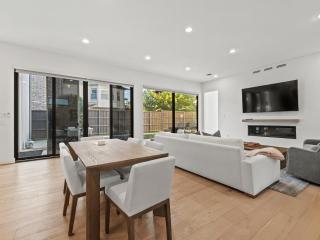 Stunning Modern Farmhouse with Pool - 7