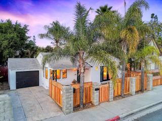 Designer Oasis with Hot Tub Firepit BBQ Sleeps 6 - 8