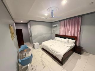 Stadium Haven Hotel - 4