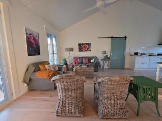 Unwind at new and beautiful Blue Wren Hill - 9