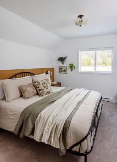 Charming Farmhouse Scenic Views on Working Farm - 5