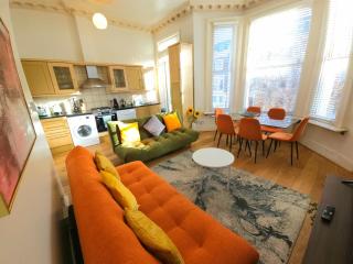 Charming Home with Private Balcony, on 1st floor, with 2 Bathrooms, 3 min walk to Earl's Court Station - London - 2