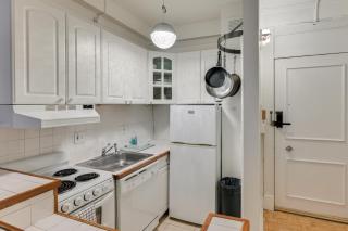 Walk to Boston Common Bright Apt with Rooftop Deck - 4