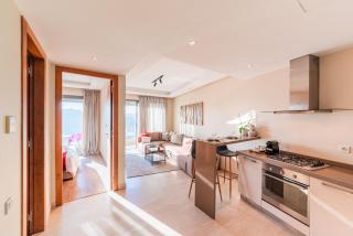 Urban Escape Designer Apartment with Balcony - 7