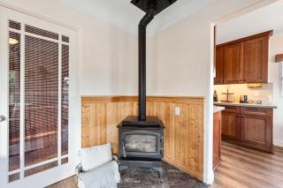 Central San Diego 2BR House with Private Hot Tub Near Zoo, Balboa Park and Beaches - 4