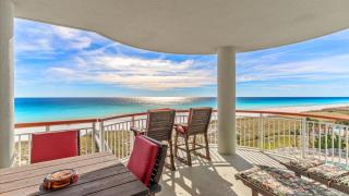 Relaxing beachfront retreat - 9