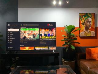 Stylish Studio with Pool & Huge TV - 1