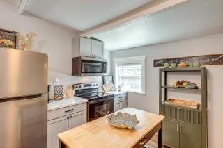 2 Mi to Dtwn Stylish Family Home in Waco! - 8