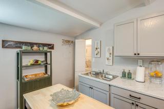 2 Mi to Dtwn Stylish Family Home in Waco! - 2