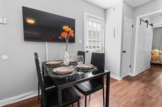 5 Min to Downtown - 7 to Duke - Washer and Dryer - 1