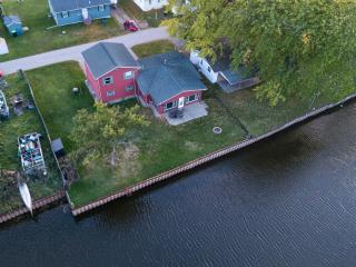 Catch on the Canal - Waterfront Getaway Near Casino, Dining & Entertainment - 2