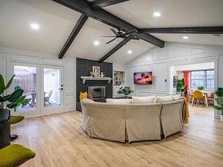 Plano Elegance Retreat with 4 Bedrooms - 0