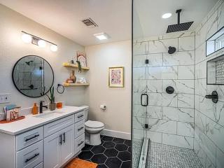 Plano Elegance Retreat with 4 Bedrooms - 9