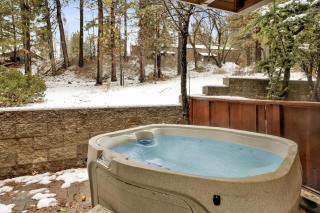 Ours De Ski Chateau at Snow Summit - Big Bear Basecamp Resort Condo w/ Hot Tub - 8