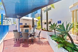 Coastline Tranquility Renovated Elevated Apartment - 3