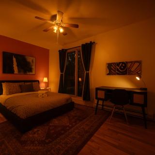 NDG Montreal! Attractions & Downtown Adventure Travels! Family, Friends, Work-travel! - 8