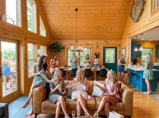 The Skybox Cabin Stunning Views HotTub Game Room - 1