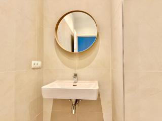 Long-Term Renovated Central Apartment - 7