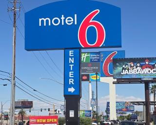 Motel 6 Las Vegas, NV - Strip - 9