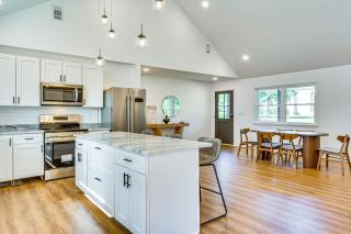 Less Than 1 Mi to Downtown Pensacola Quiet Home with Yard - 6