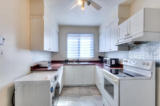 NDG Montreal! Attractions & Downtown Adventure Travels! Family, Friends, Work-travel! - 5