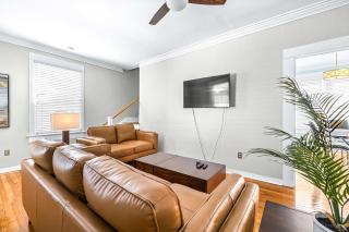 Sunny Haven by the Village - 9