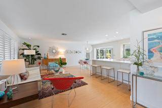 Modern, Luxurious Villa with Private Beach Access & Heated Pool - 0